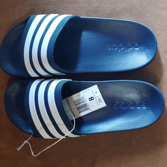 NWT Adidas Adilette Shower Sandals - Picture 4 of 4